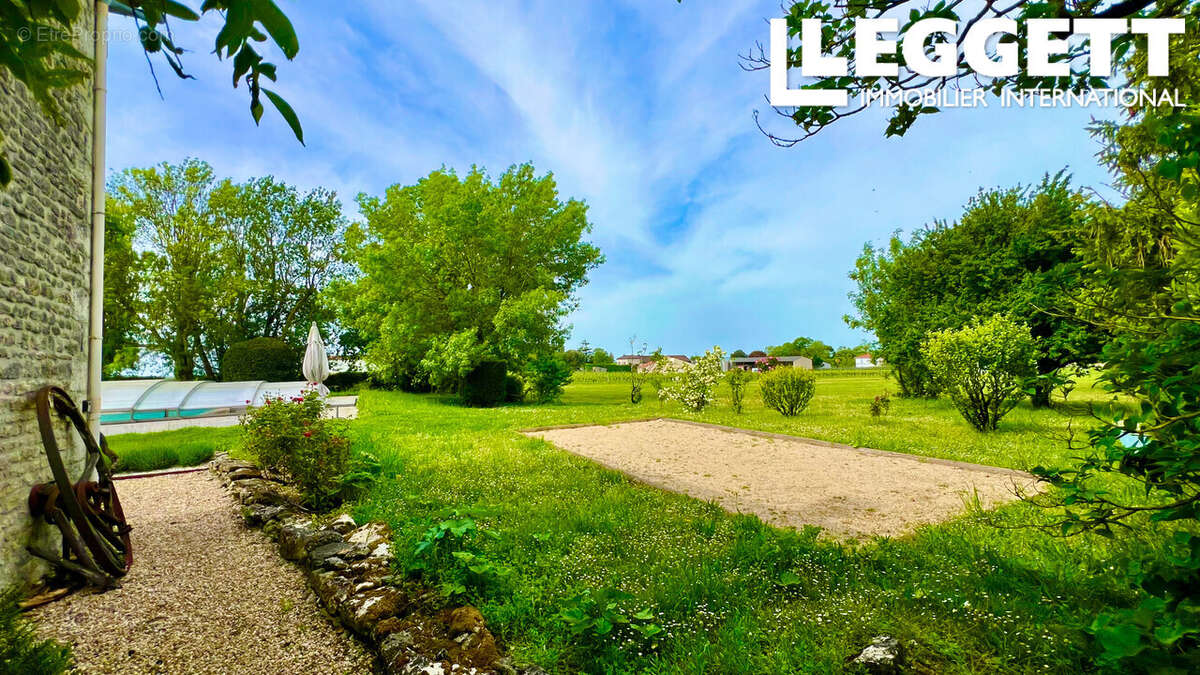 Maison à CHENAC-SAINT-SEURIN-D'UZET