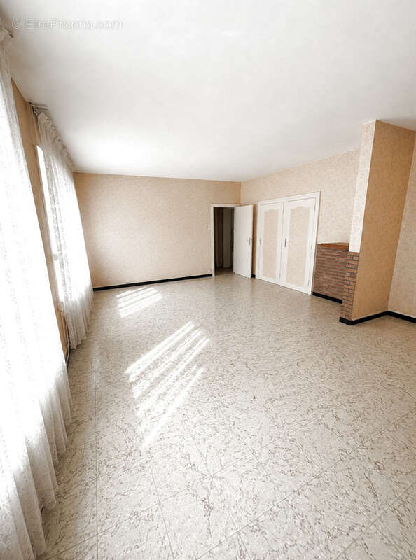 Hasnon   Maison semi-individuelle 95 m2 à rénover avec garage et jardin - photo 2