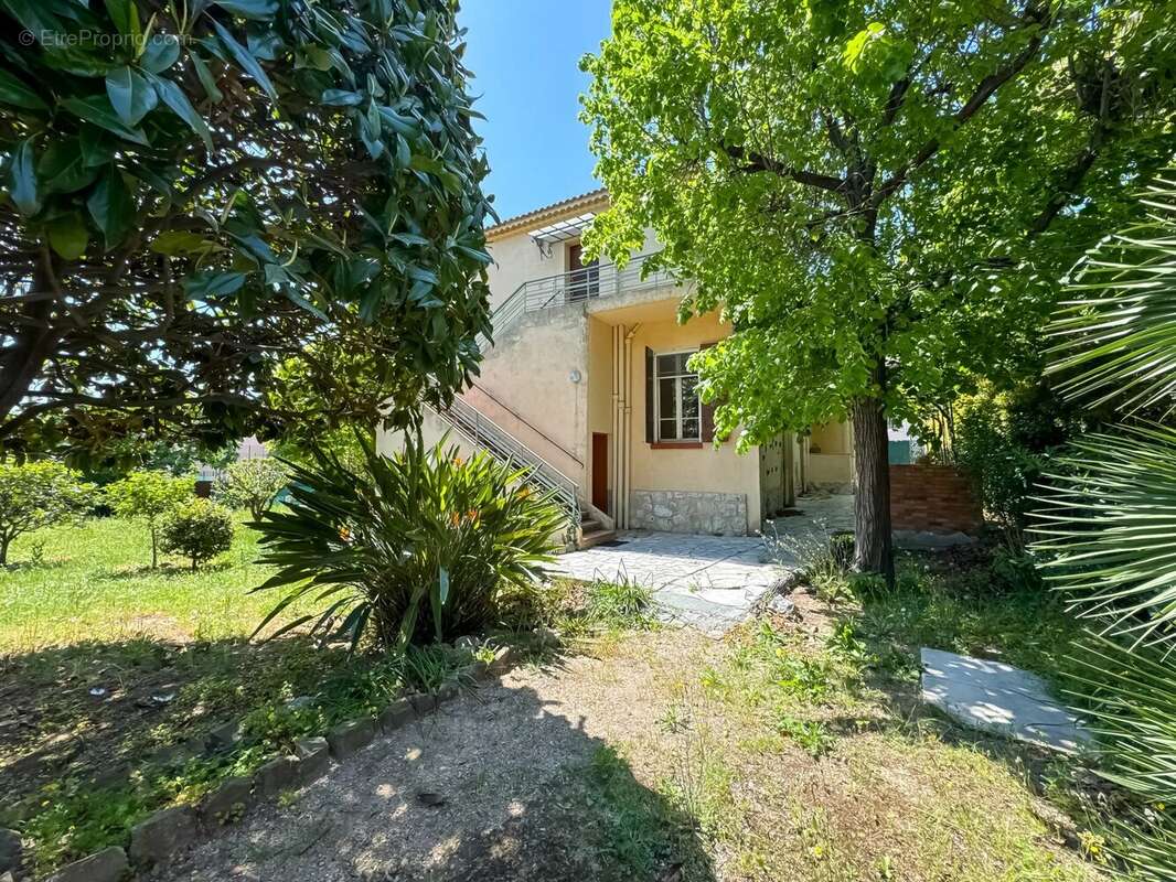 VILLEFRANCHE-SUR-MER – Dans un Écrin de Verdure - photo 16