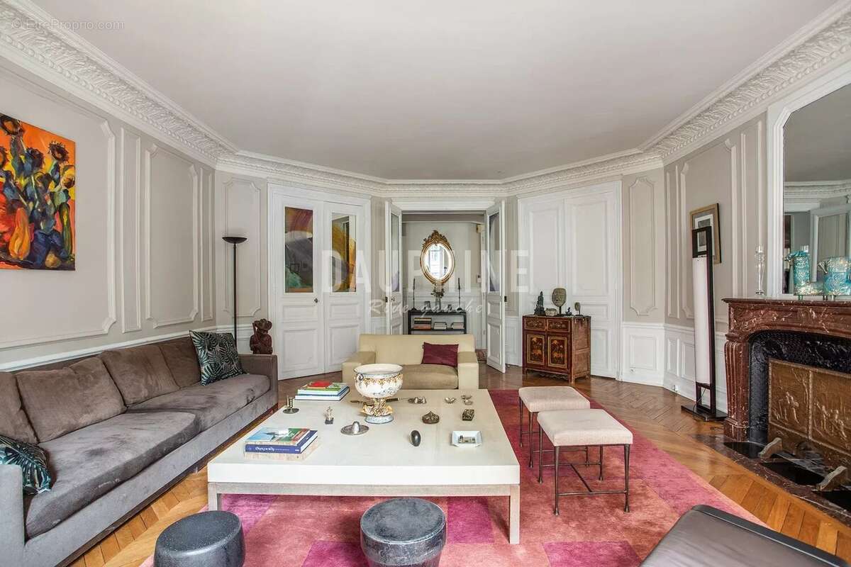Appartement à PARIS-7E