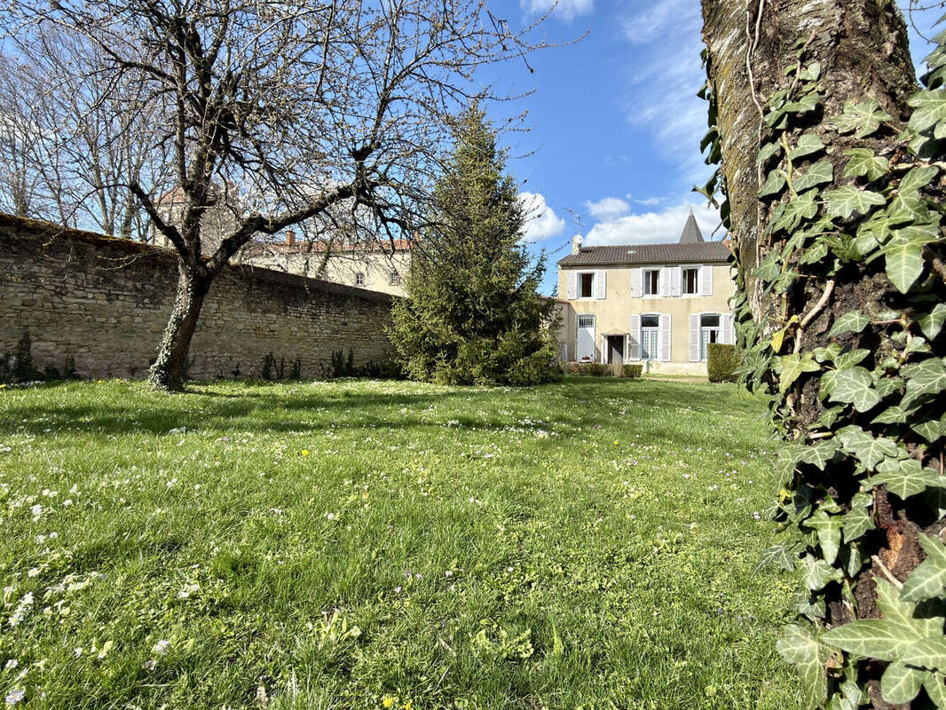 Maison 208 m² à Gannat  - photo 6
