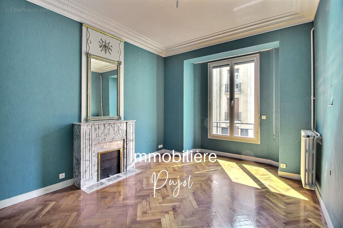 Appartement à MARSEILLE-4E