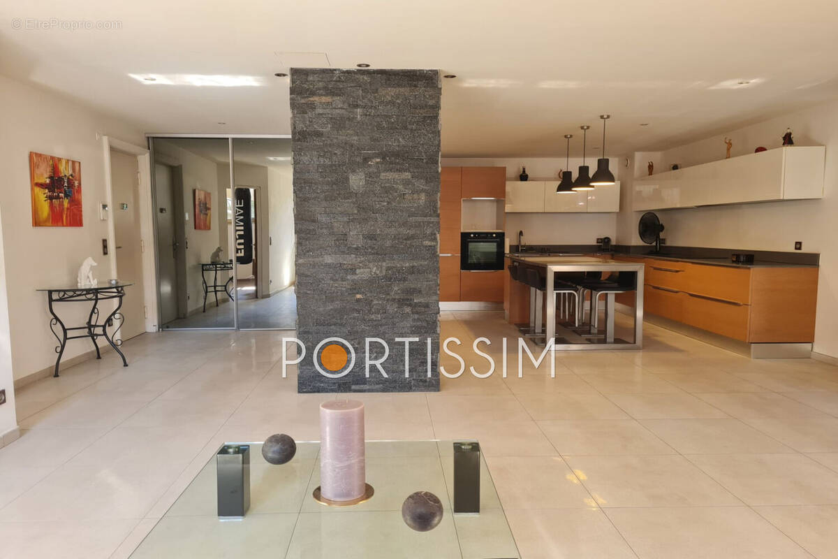 Appartement à SAINT-LAURENT-DU-VAR