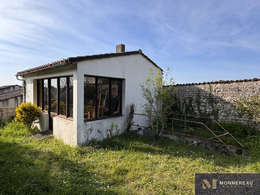 Maison à BARBEZIEUX-SAINT-HILAIRE