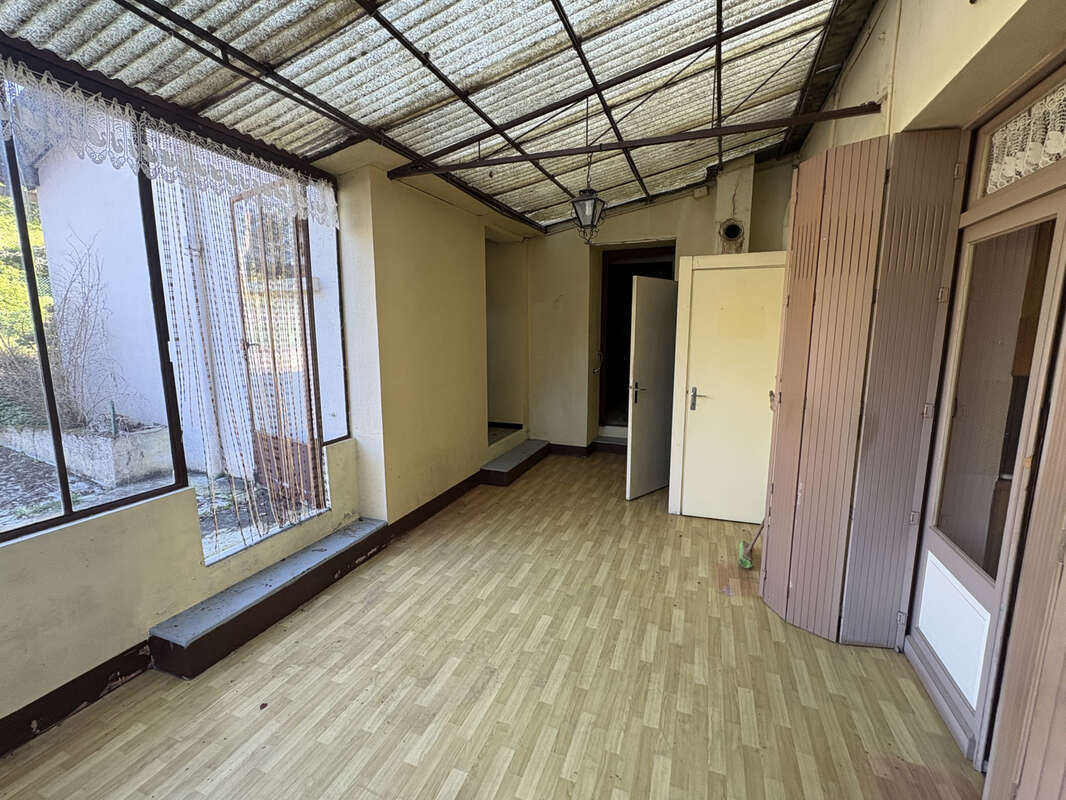 Maison de village avec jardin, dépendances et grand garage - photo 5