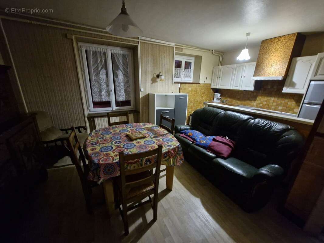 Maison à BESSE-ET-SAINT-ANASTAISE