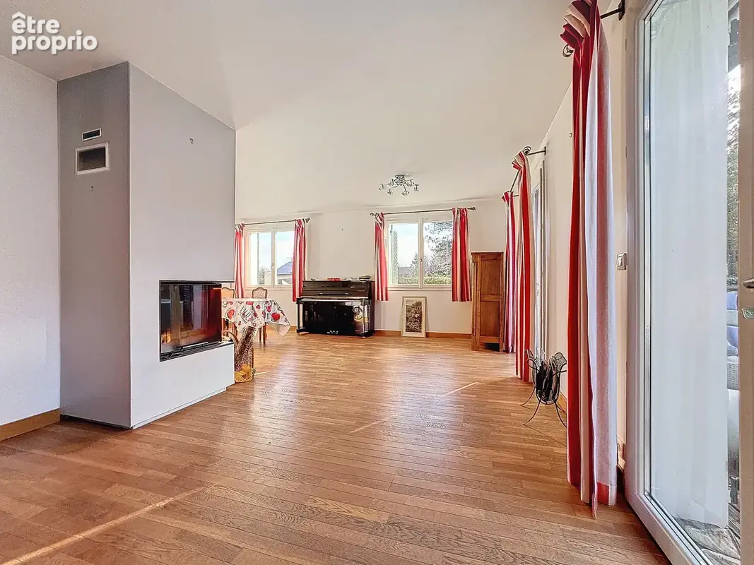 Maison à vendre 8 pièces SAINT GENIS POUILLY (01) - photo 4