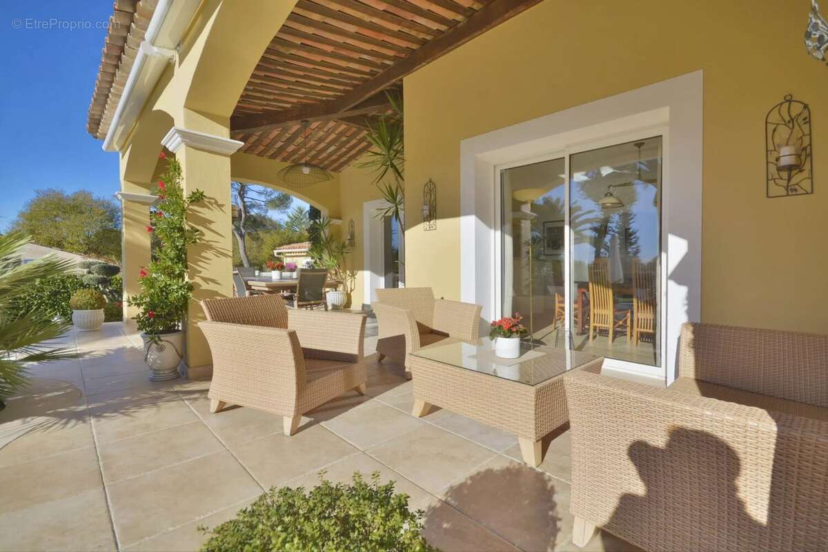 Maison à ROQUEFORT-LES-PINS