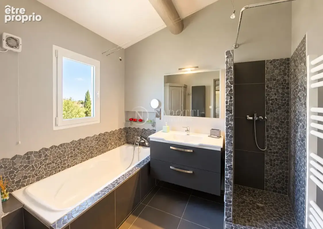 Coup de coeur : Maison  de charme Cheval Blanc 6 pièce(s) 175 m2 - photo 13