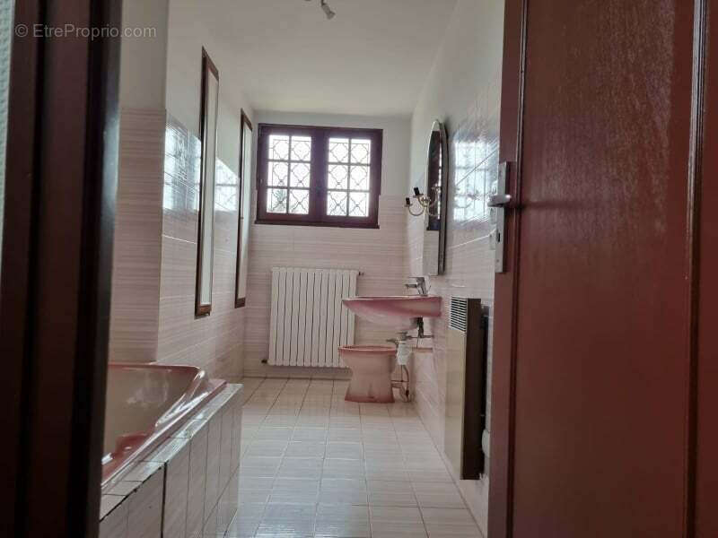 Maison à AMBARES-ET-LAGRAVE