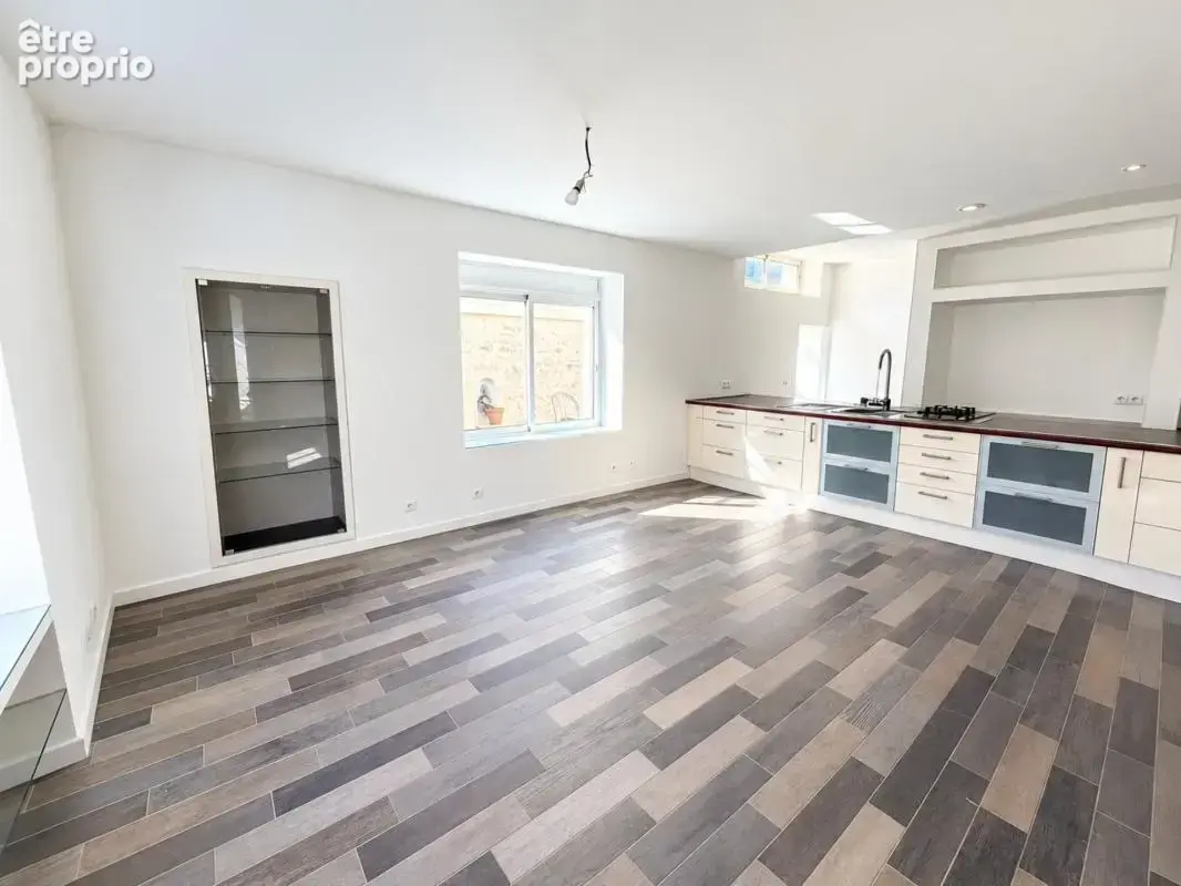 Loft contemporain au Mans – Pièce de vie 80 m² – 3 chambres – Terrasse – Garage - photo 4