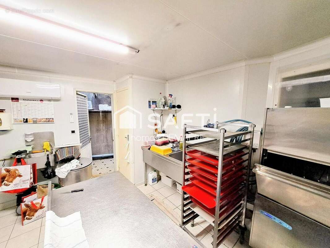 Photo 4 - Commerce à MONTENDRE