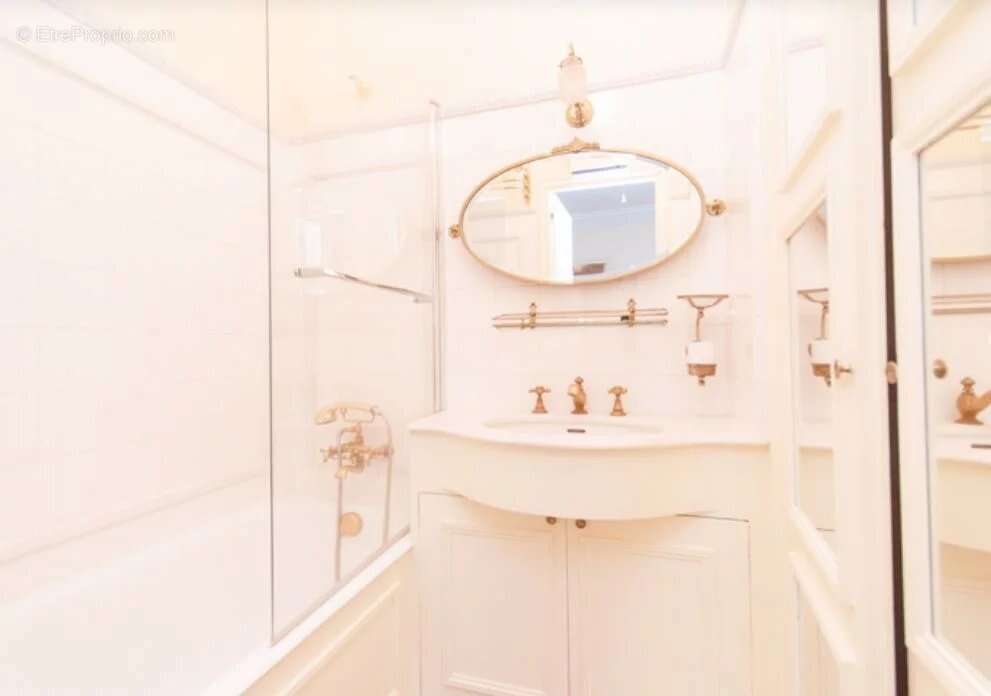 Appartement à PARIS-1E