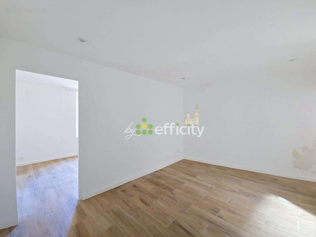 Appartement à MARSEILLE-3E