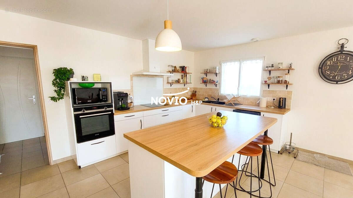 Maison 135 m² à Jaunay-Clan  - photo 4