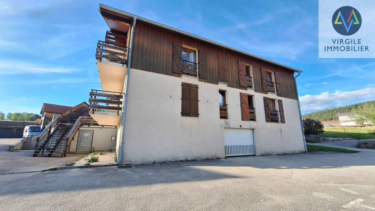 Parking à LES HOPITAUX-VIEUX