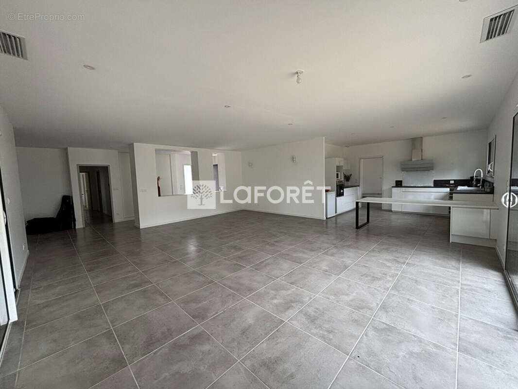 Maison à MONCLAR-DE-QUERCY