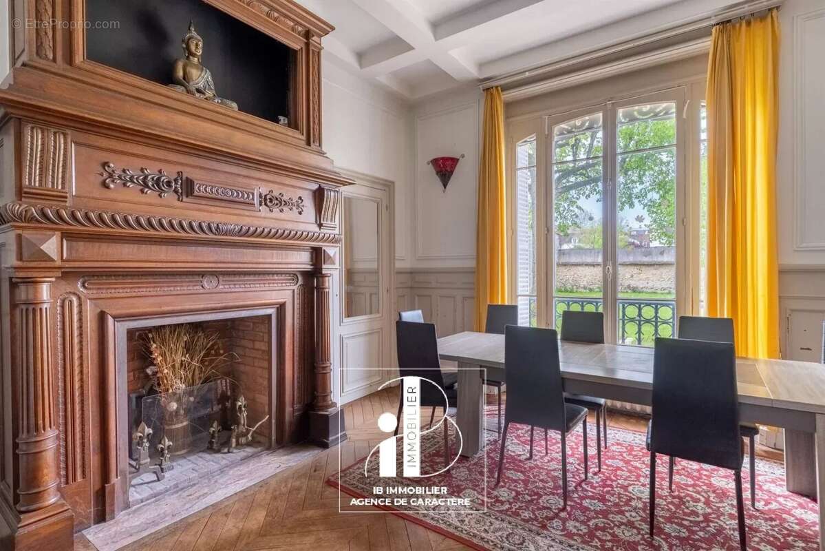 Maison à FONTAINEBLEAU