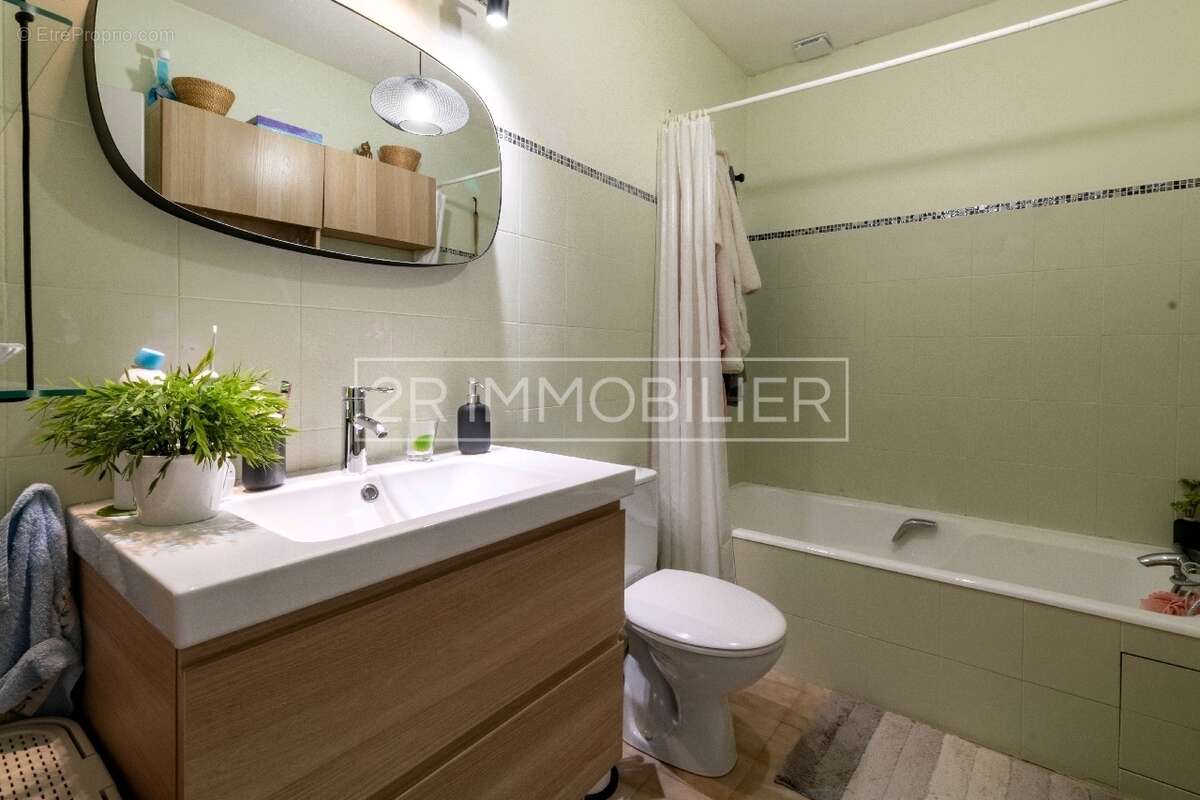 Maison à SAINT-THIBAULT-DES-VIGNES