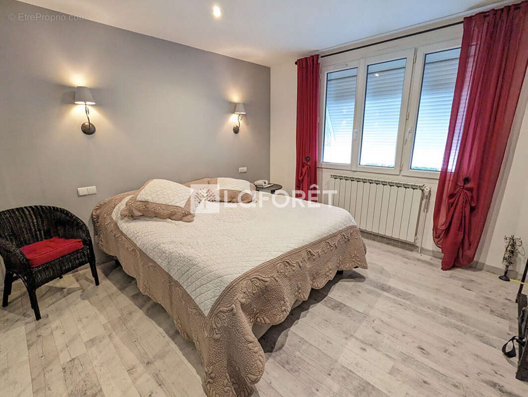 Maison à MONTAIGU-DE-QUERCY