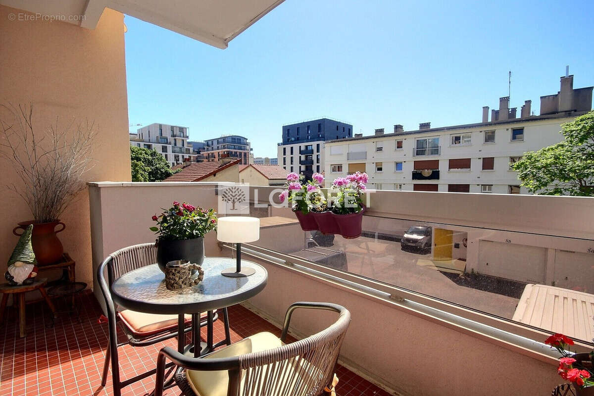 Appartement à COURBEVOIE
