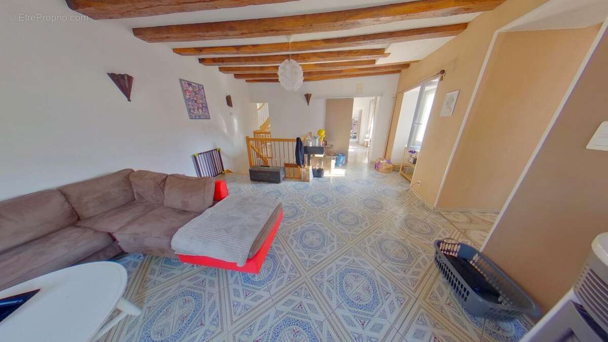 Appartement à AY