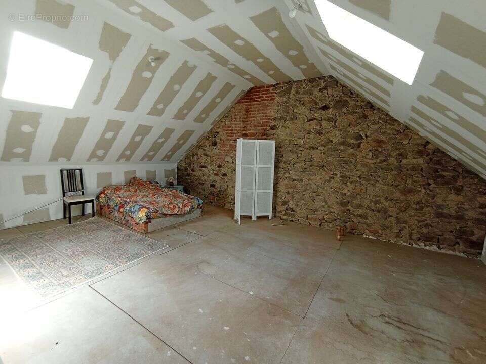 Maison à LE MAYET-DE-MONTAGNE