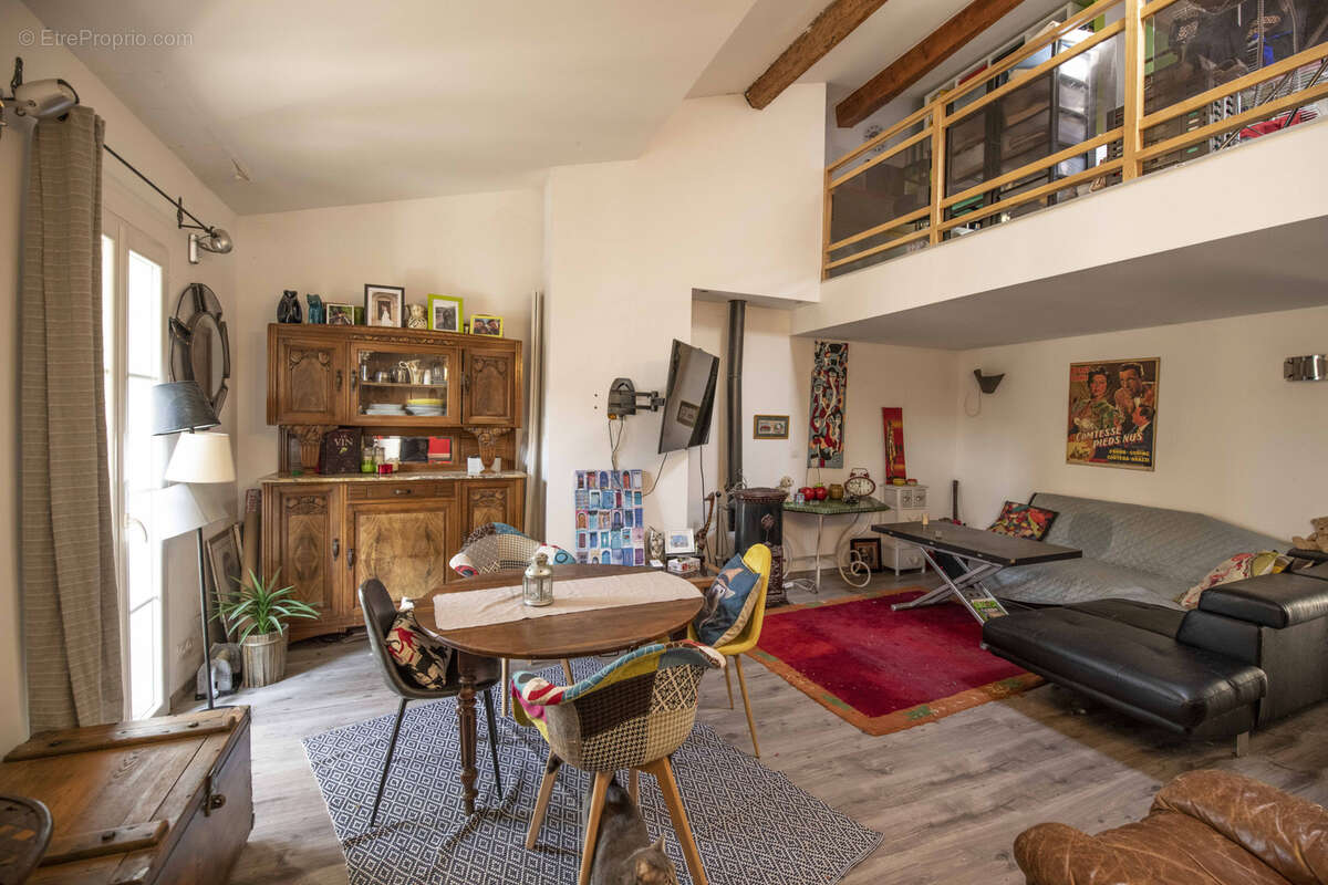 Commerce à SAINT-SATURNIN-DE-LUCIAN