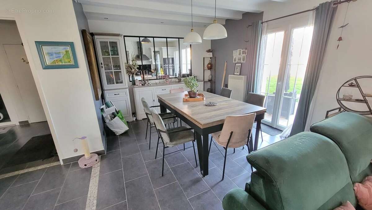 Maison à COUBRON