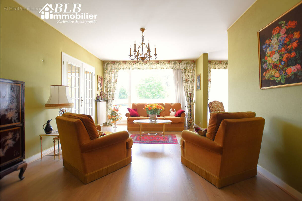 Appartement à LES ESSARTS-LE-ROI