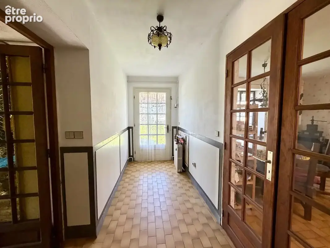 Grande maison d'habitation à vendre avec beaucoup de terrain près de l'Étang de Baye - photo 5