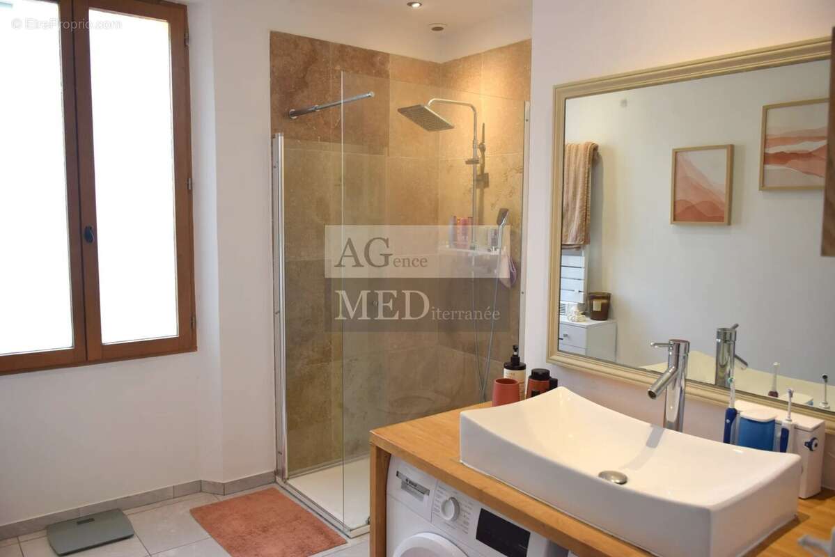 Appartement à MANDELIEU-LA-NAPOULE