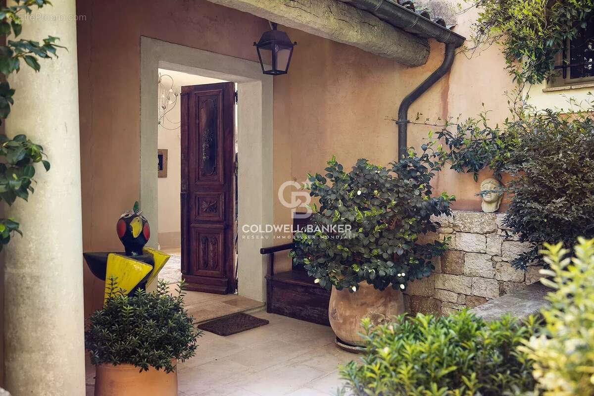 Maison à VALBONNE