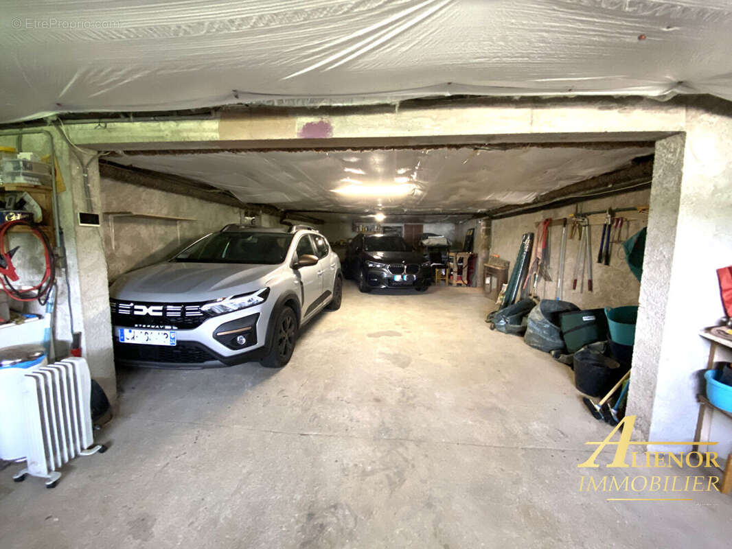 Maison à SAINT-PARDOUX-LA-RIVIERE