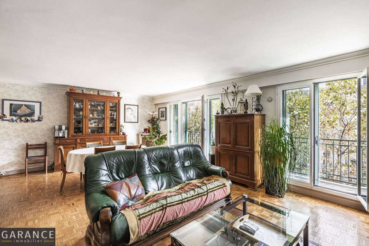 Appartement à PARIS-14E