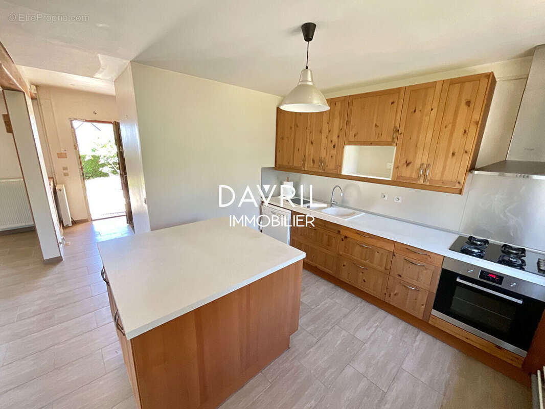 Maison à CHANTELOUP-LES-VIGNES