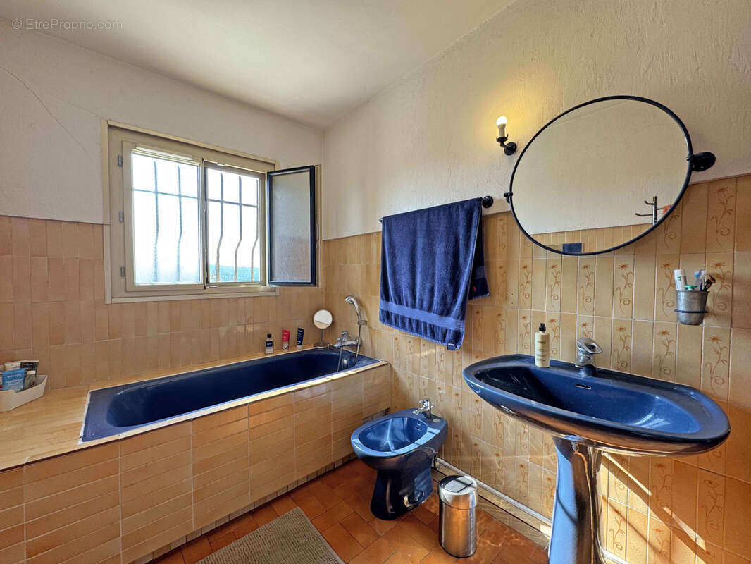 EXCLUSIVITE St JEANNET - Villa de 160 m2 avec piscine et vue dégagée - photo 14