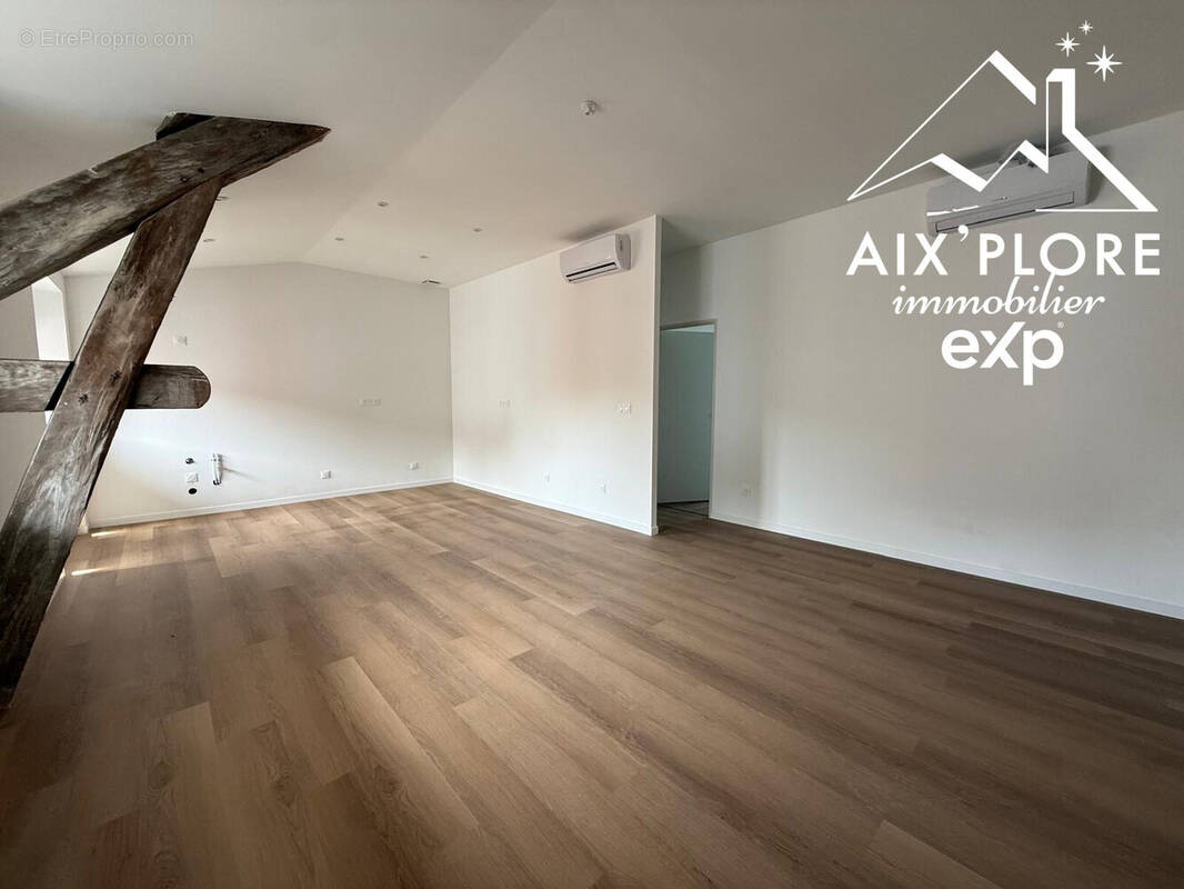 Appartement à YENNE