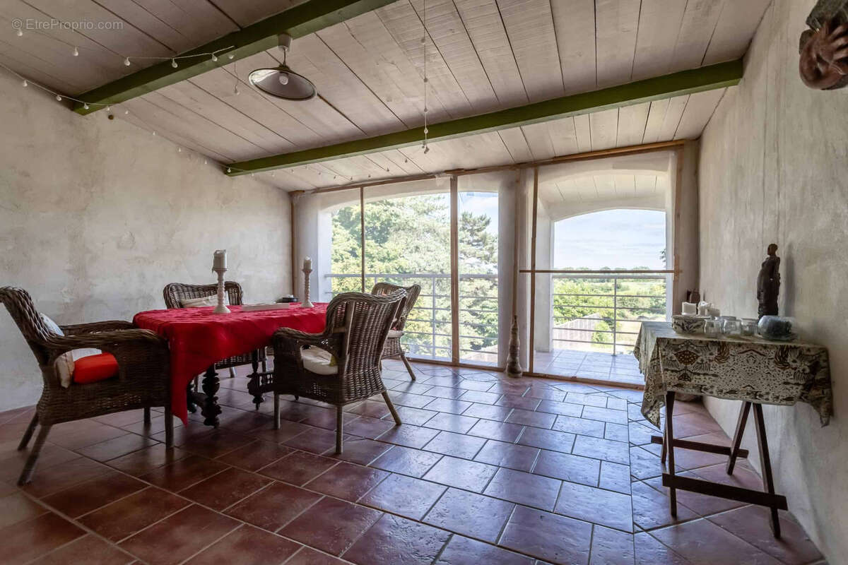 Maison à CASTELSAGRAT