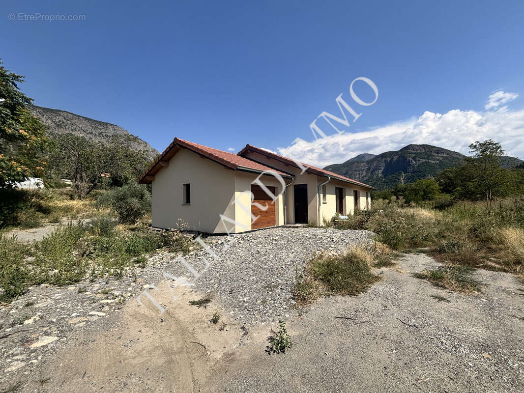 Espinasses, Maison de plain pied hors d'eau hors d'air sur terrain 1839 m2 - photo 17