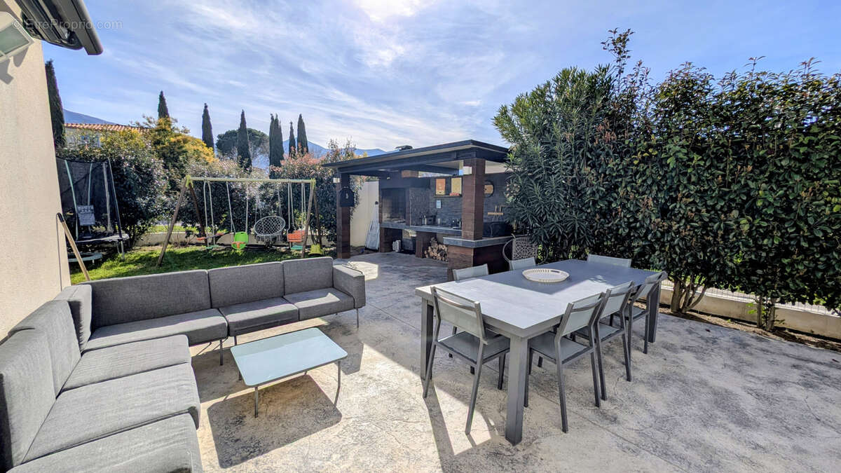 Maison à SAINT-GENIS-DES-FONTAINES