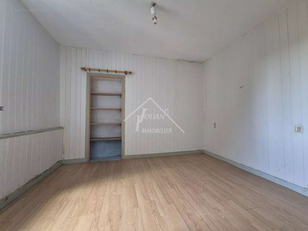 Commerce à SAINT-GERMAIN-DE-SALLES