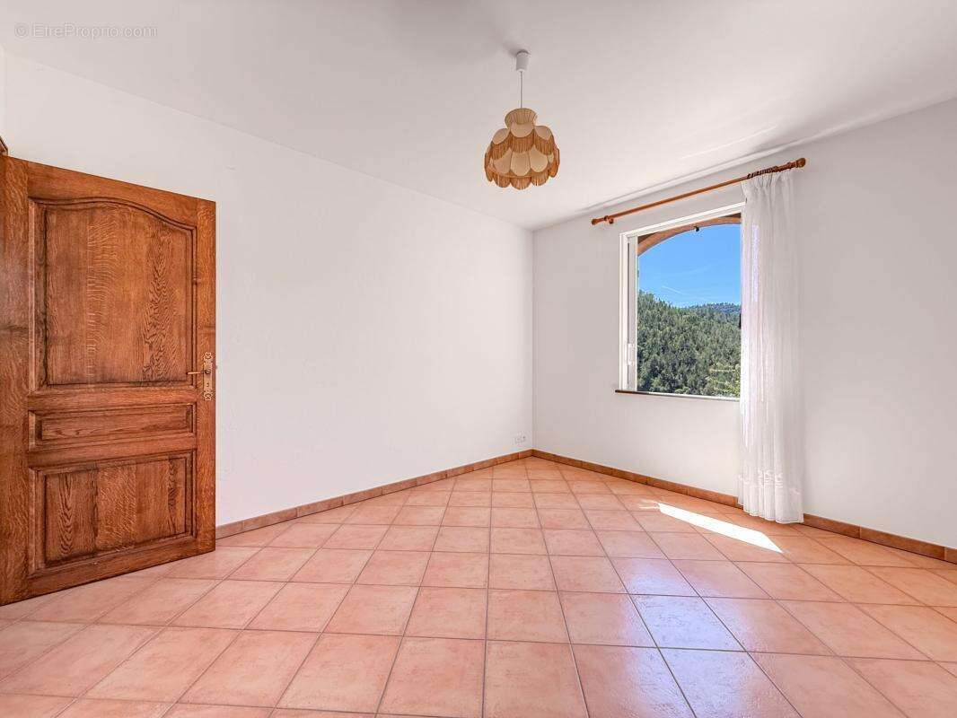 Maison à L'ESCARENE