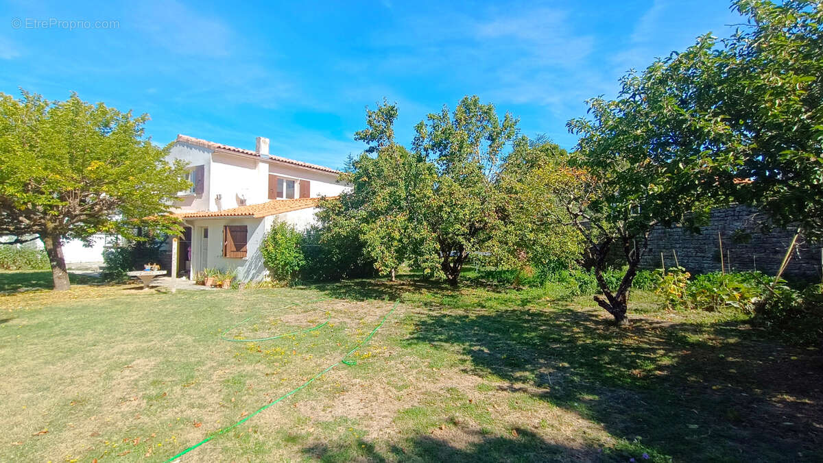 Maison à MORTAGNE-SUR-GIRONDE