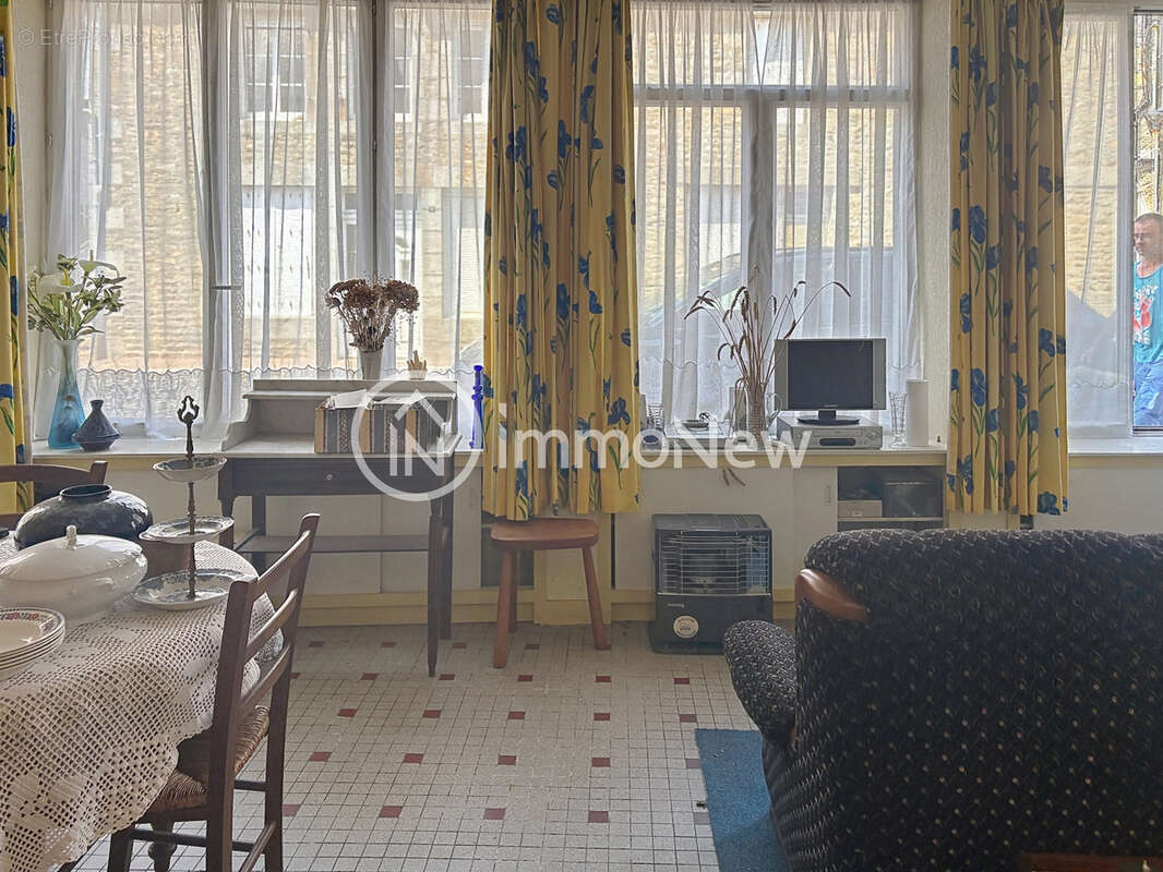 Maison mitoyenne a renover 100 m2 sur terrain 600 m2 environ en plein bourg - photo 8