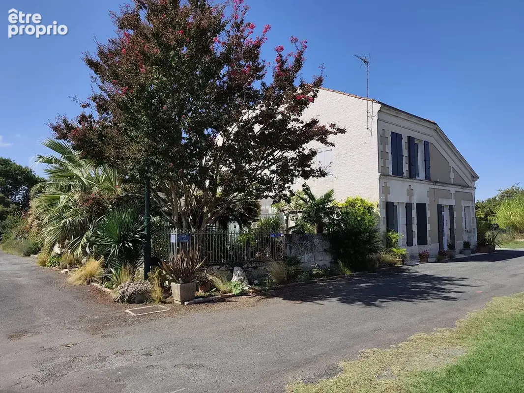 Photo Appartement à Chenac-Saint-Seurin-D'uzet au prix de 495 000€