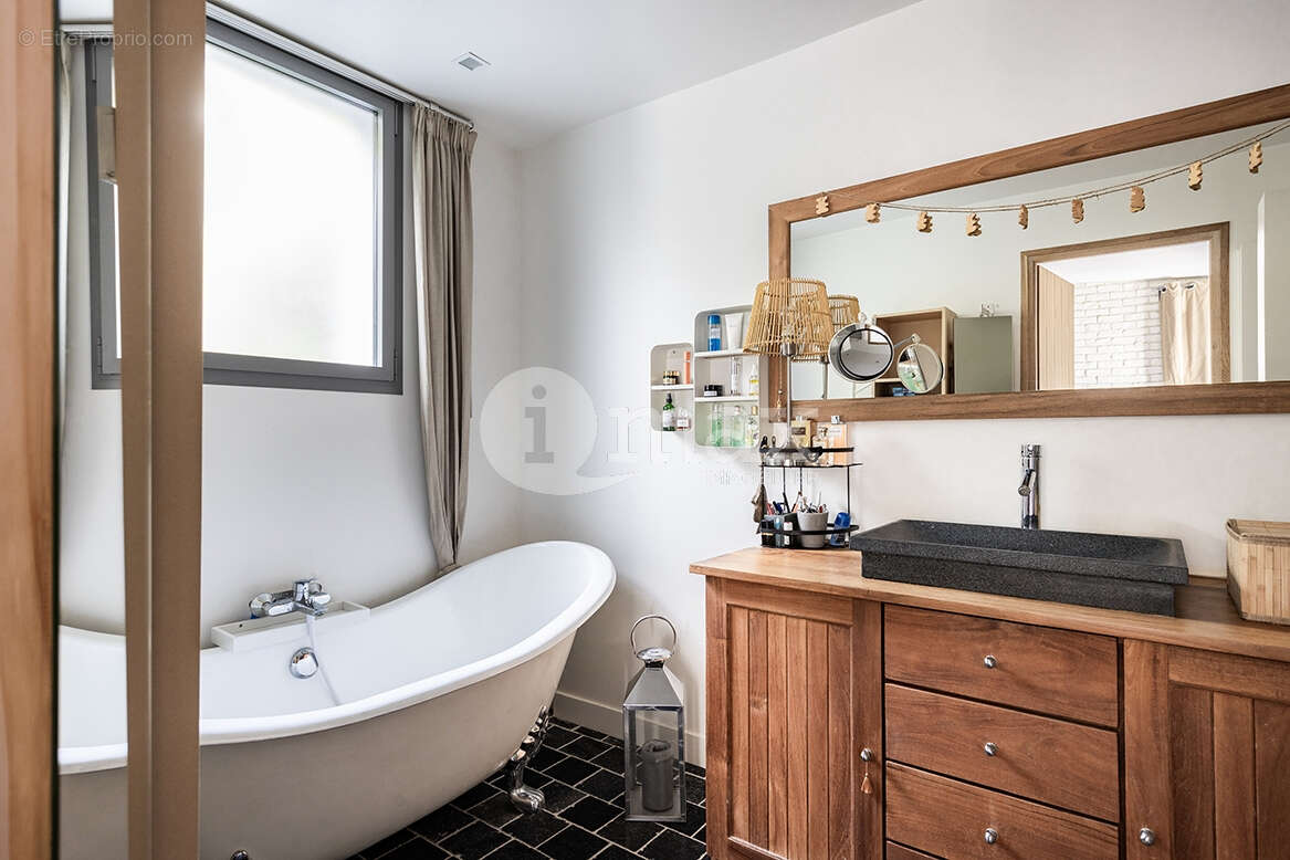 Maison à COURBEVOIE