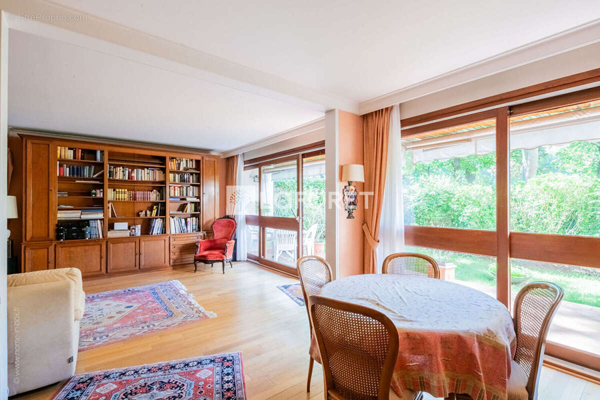 Appartement à LA CELLE-SAINT-CLOUD