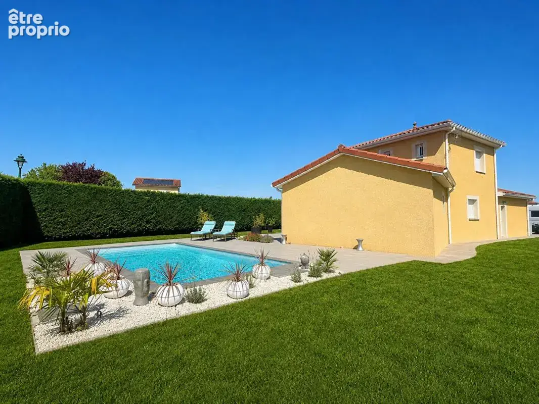 Maison à MAGNEUX-HAUTE-RIVE