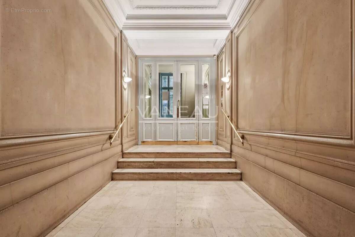 Appartement à PARIS-17E